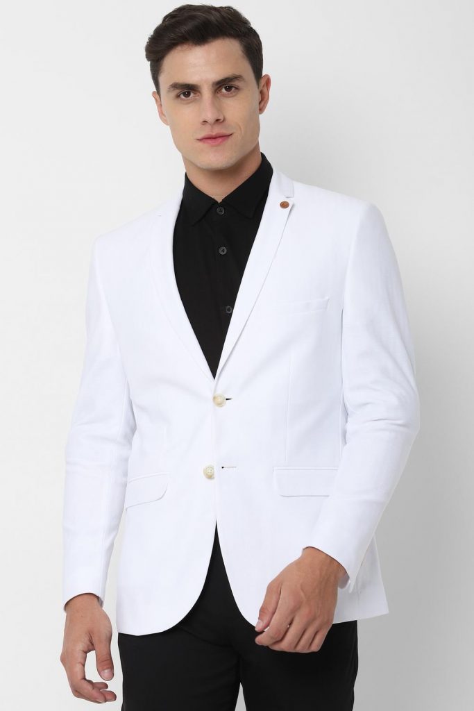 How to Choose the Perfect White Blazer