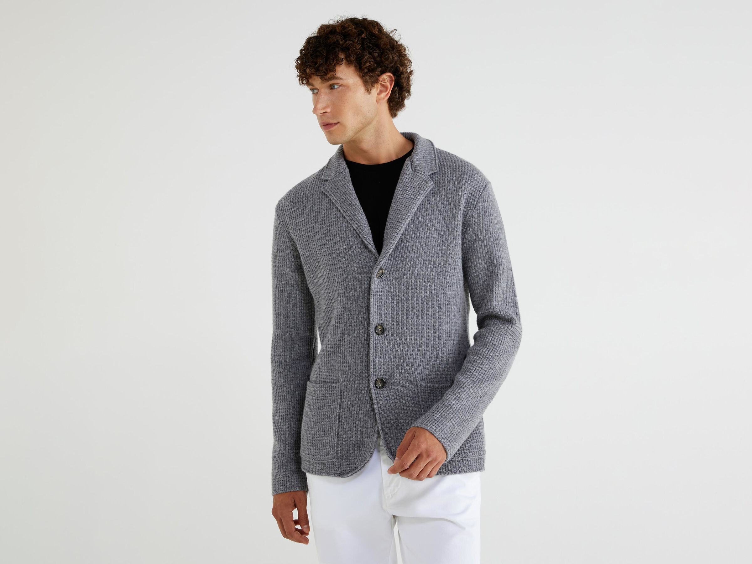 A Few Things to Know About Wearing a Knit Blazer